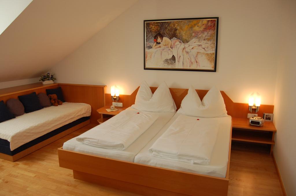 Pension Zur Post Apartment Bad Blumau Room photo