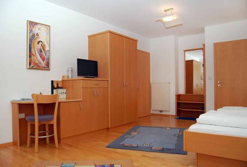 Pension Zur Post Apartment Bad Blumau Room photo