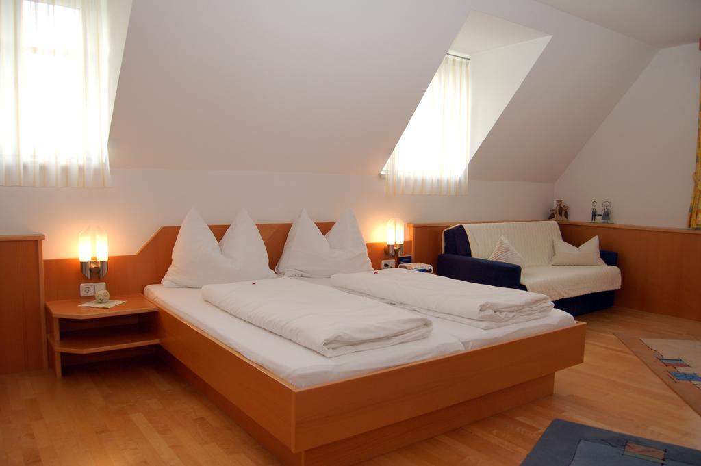 Pension Zur Post Apartment Bad Blumau Room photo