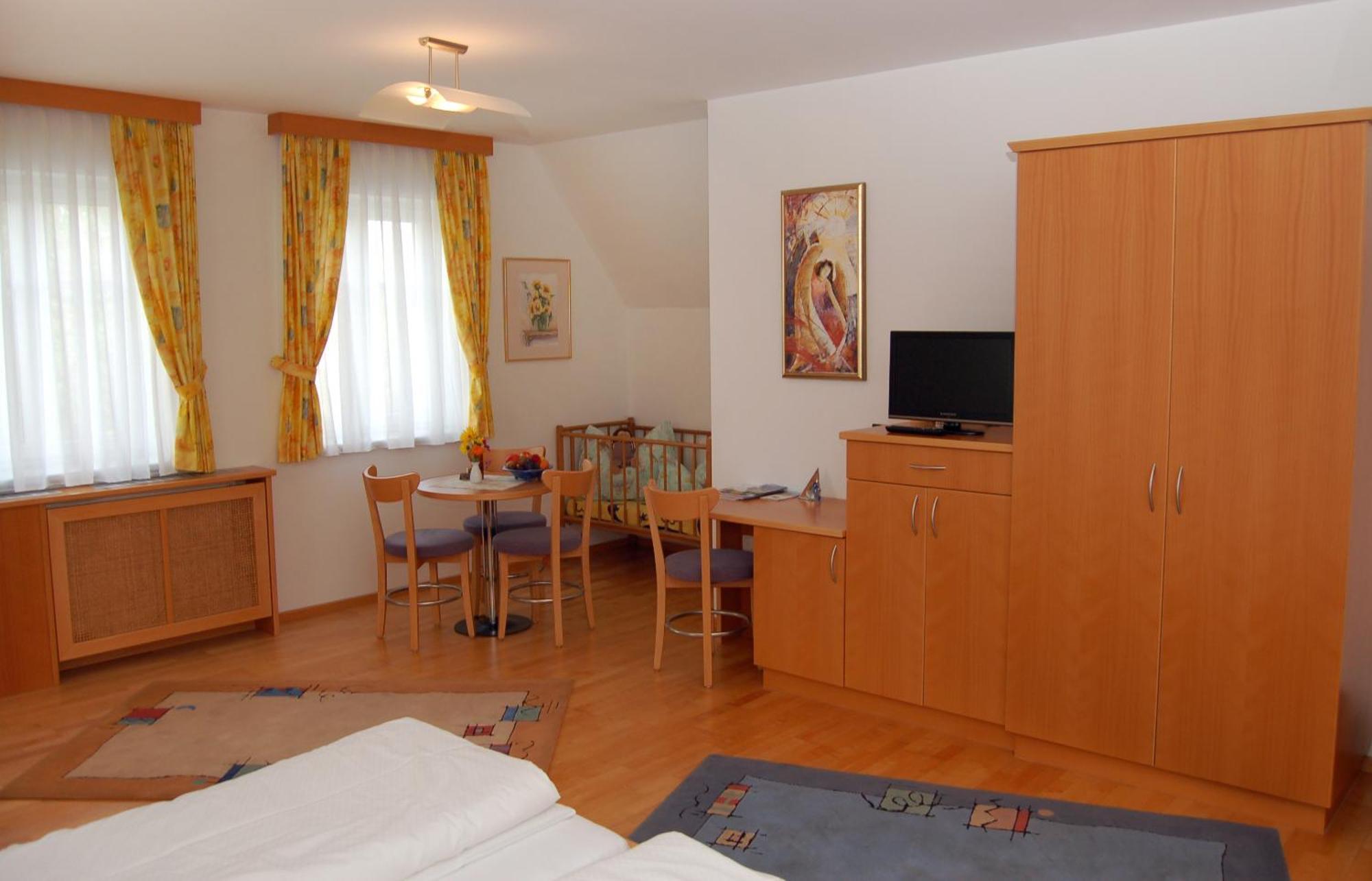 Pension Zur Post Apartment Bad Blumau Room photo